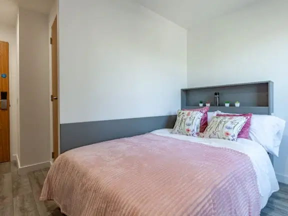 Oldway Centre, Swansea – Sky View En Suite