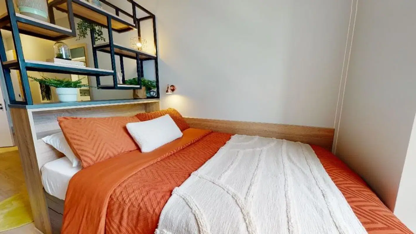 iQ Hammersmith, London – Gold Studio Plus