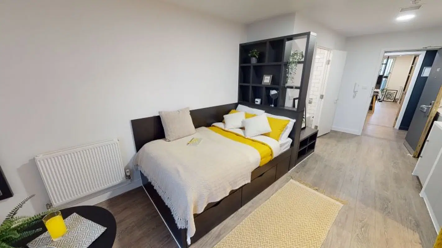 iQ Shoreditch, London – Gold Studio Plus
