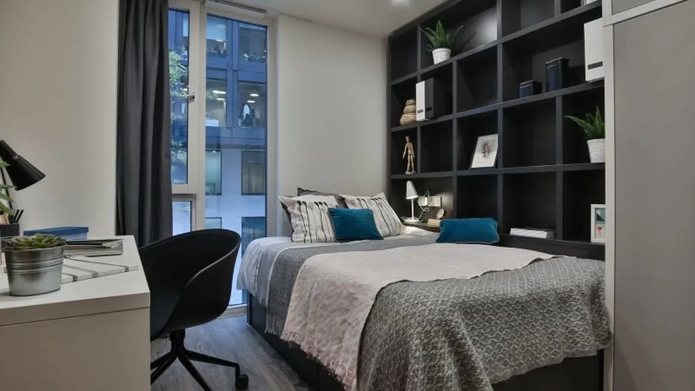 iQ Shoreditch, London – 2 Bed Apartment Plus