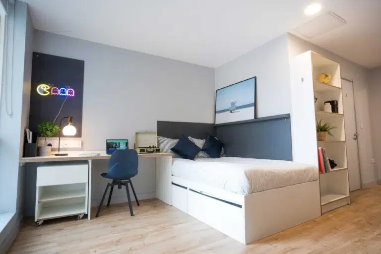The West Wing, Cardiff – Deluxe Plus Studio