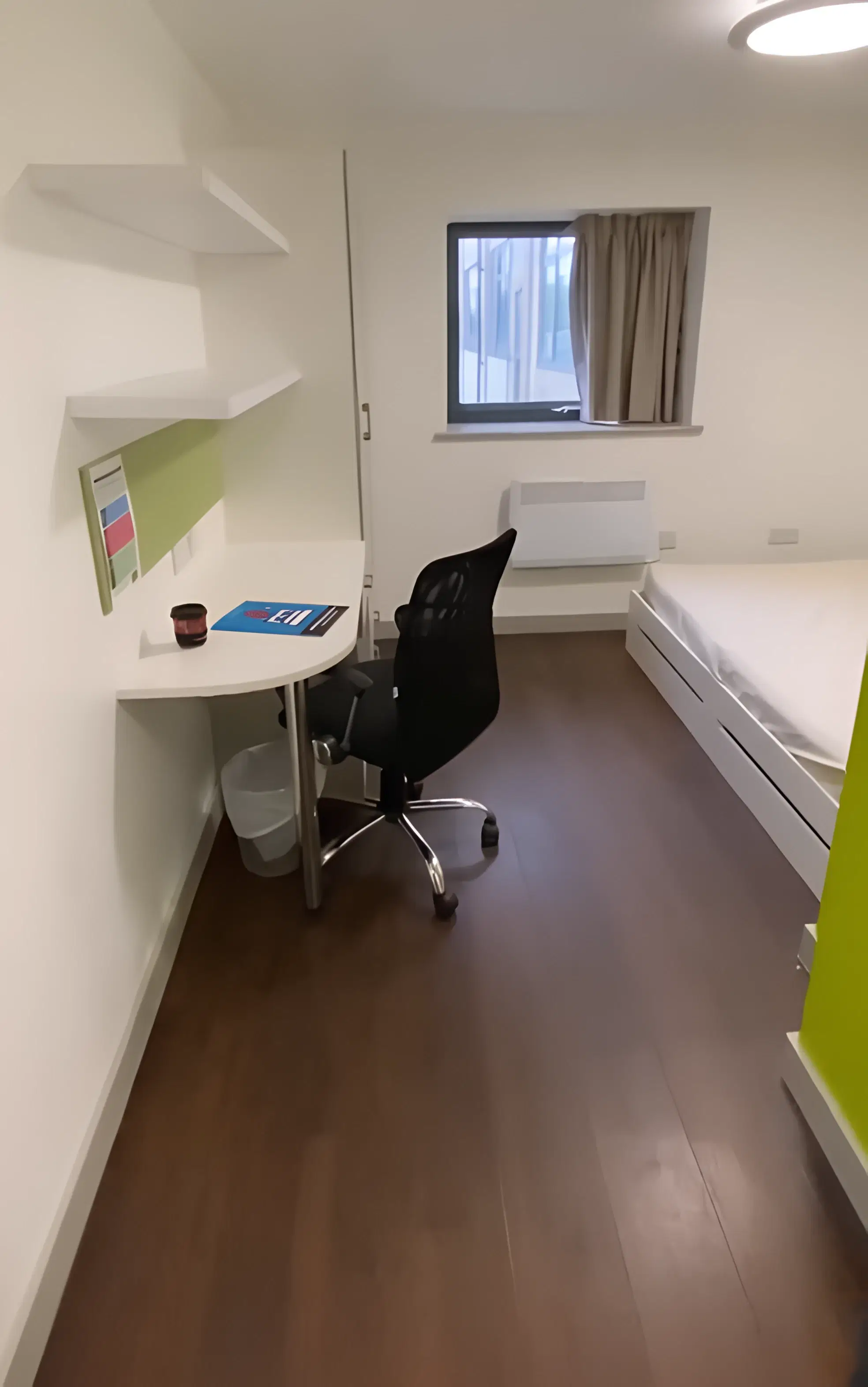 The Student Hideout Market Square, Nottingham – Ensuite Bedroom (5 Bed)