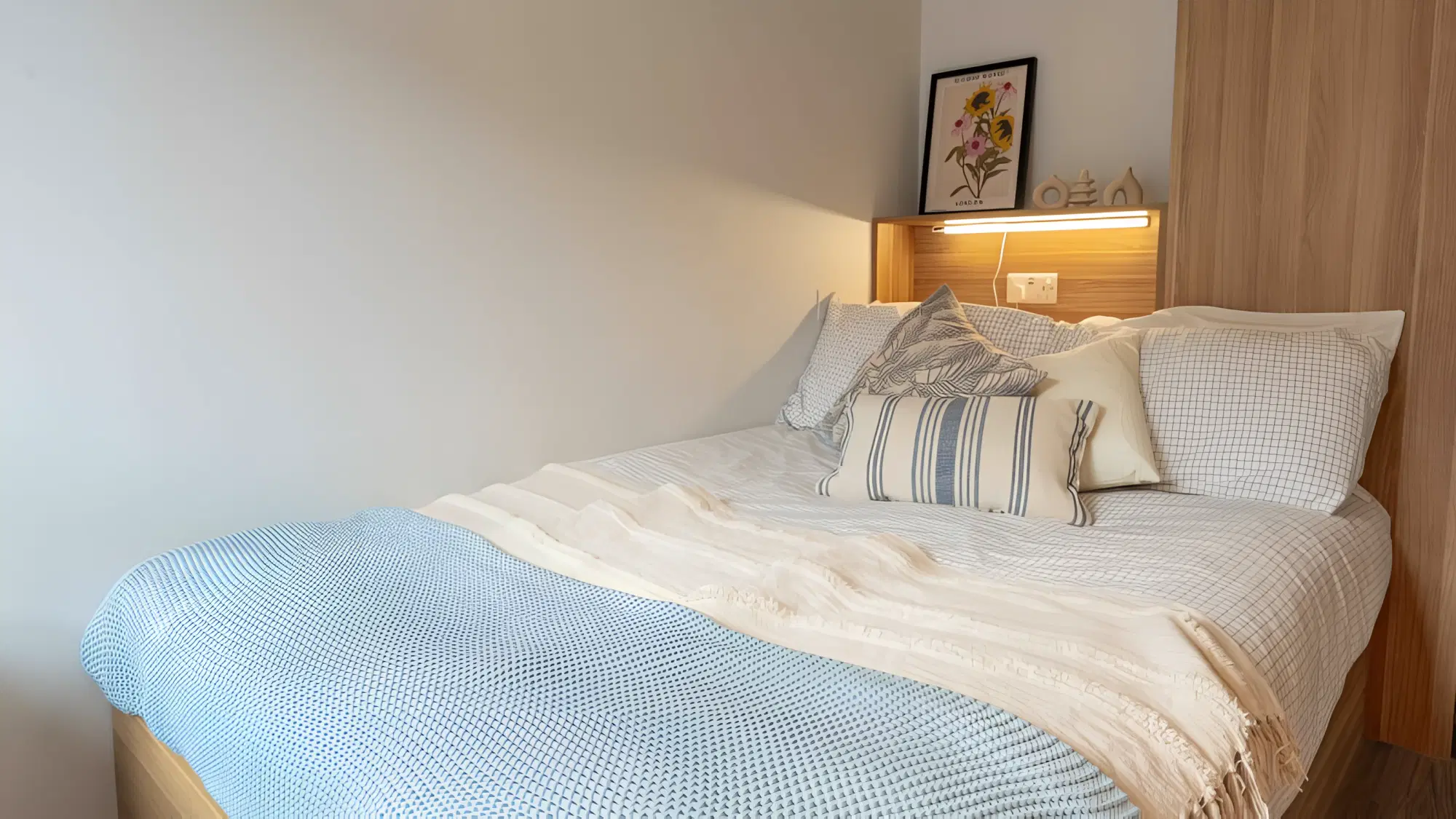 iQ Sterling Court, London – Bronze En Suite Plus
