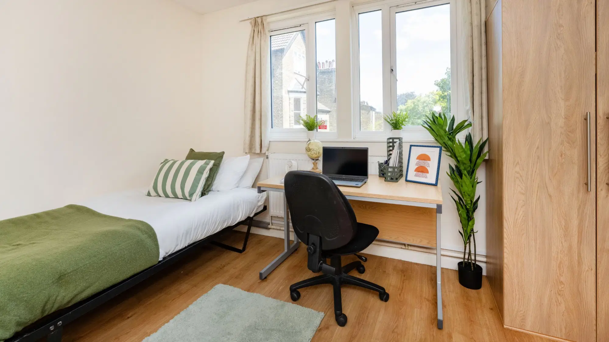 Brooke Hall, London – Large Studio