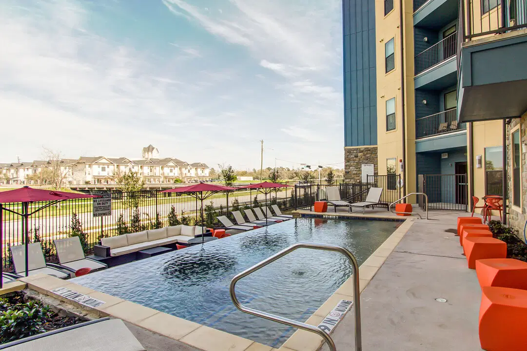 Mac 4460, Houston – Exterior