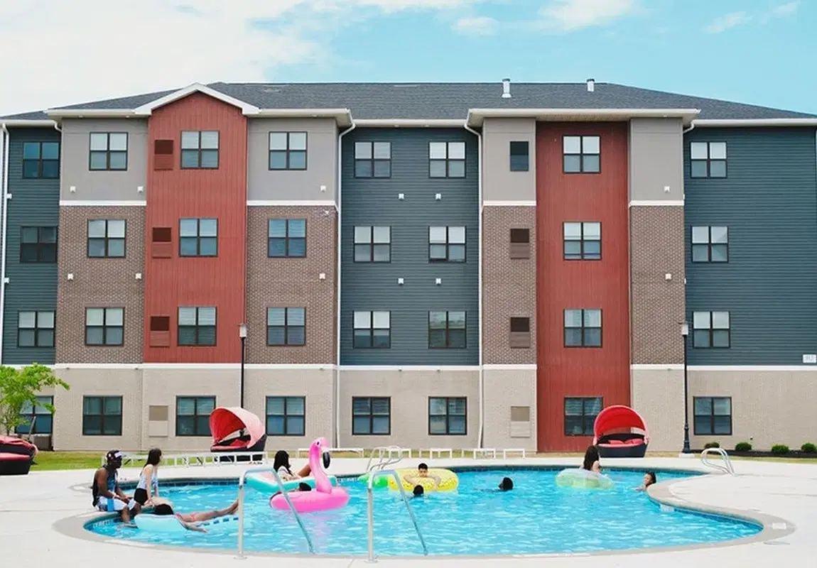 Monarch 716, Buffalo – Exterior