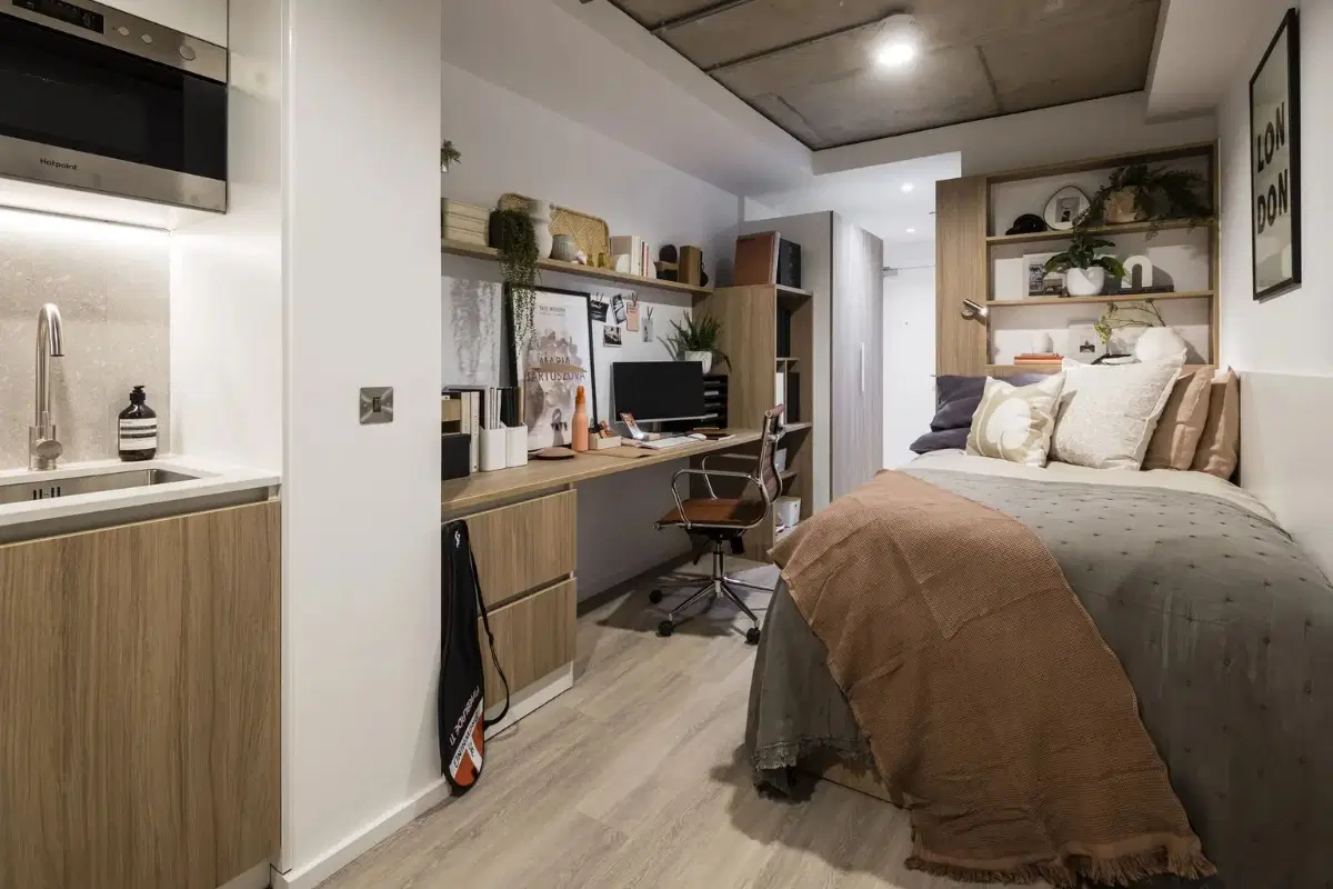 GoBritanya Wembley Arthur House, London – Silver Studio - Standard View | Lower Level