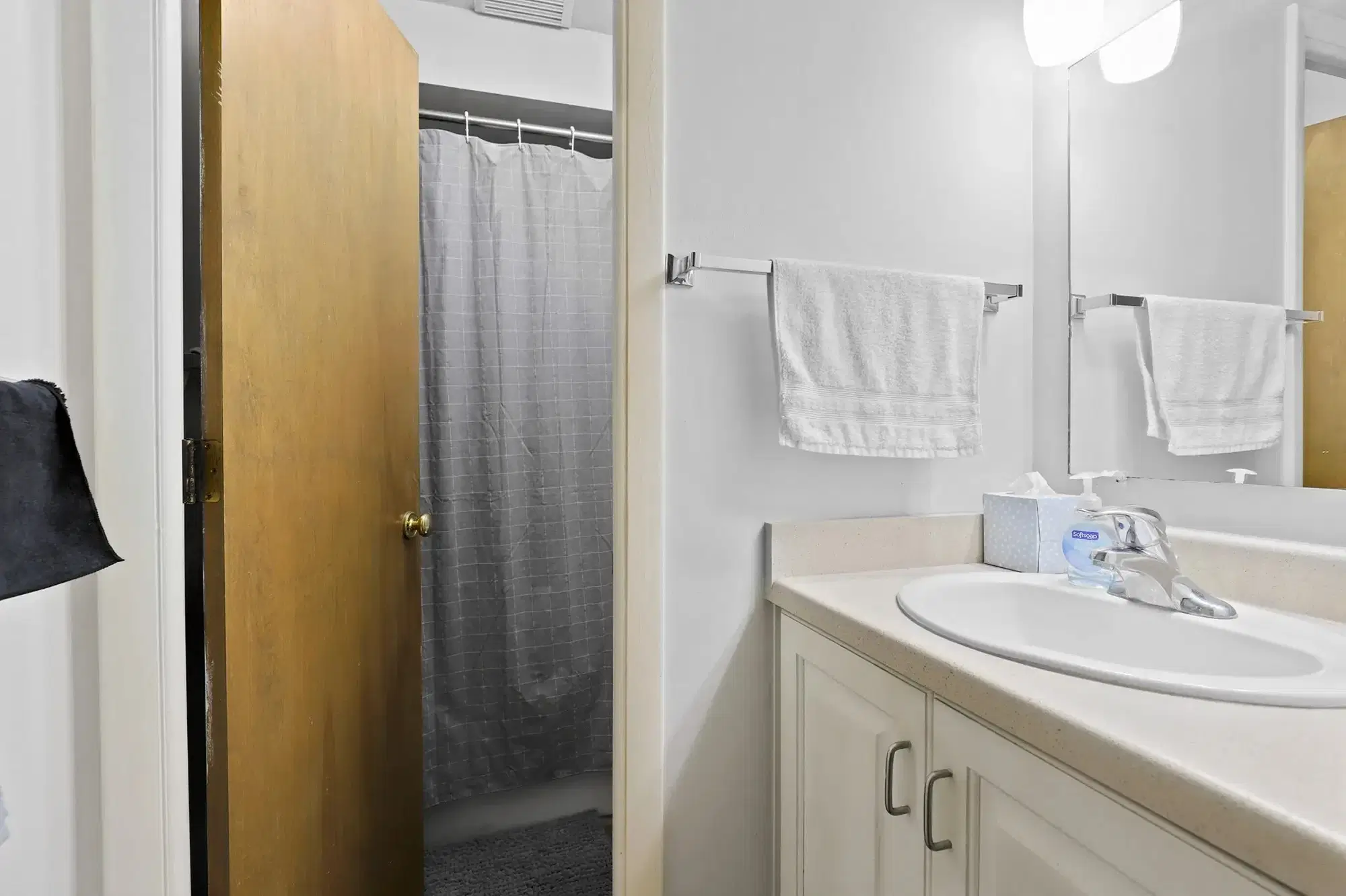 University Landing, Logan – Bathroom