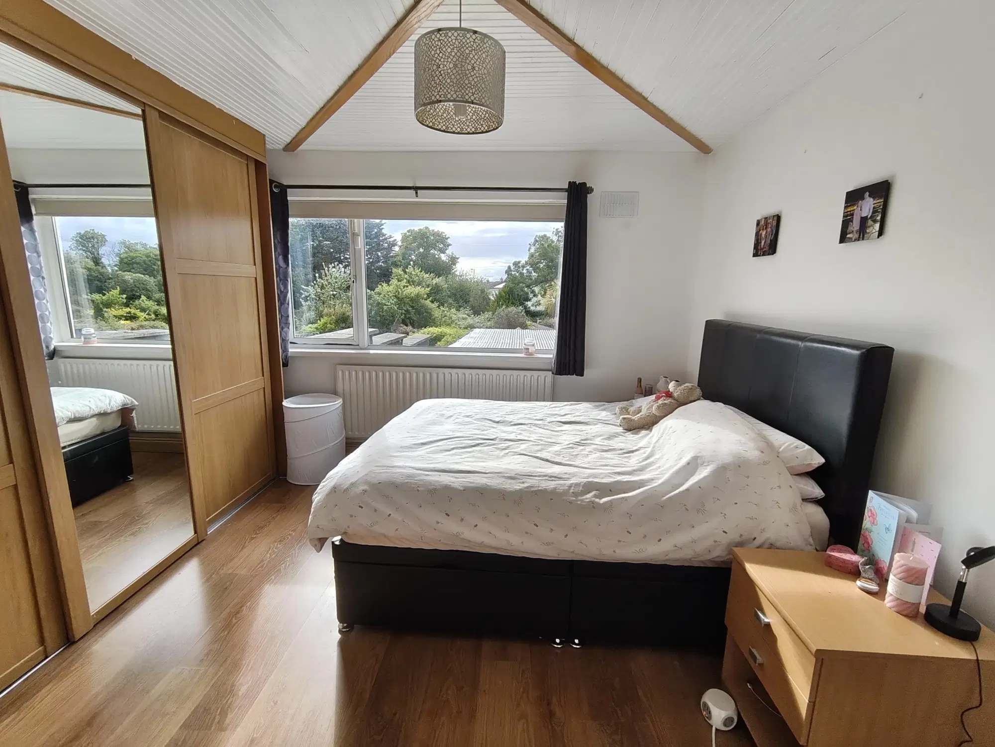 Room in a 7 Bedroom House, 41 Ballinteer Crescent, Ballinteer, Dublin D16 E657 – Ensuite Double Room