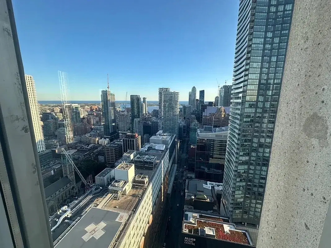 H4U Downtown Room - 200 Victoria Street, Toronto – Exterior