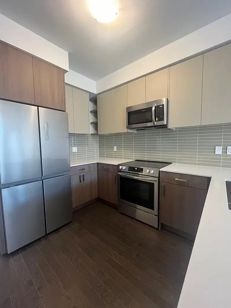 H4U 80 Green Gardens, Toronto – Kitchen