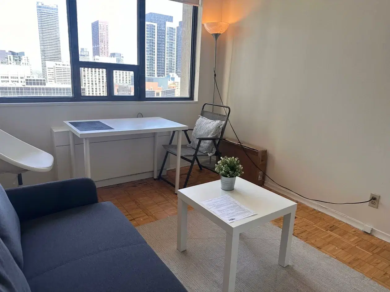 H4U Downtown Room - 20 Bloor Street East, Toronto – Common Area