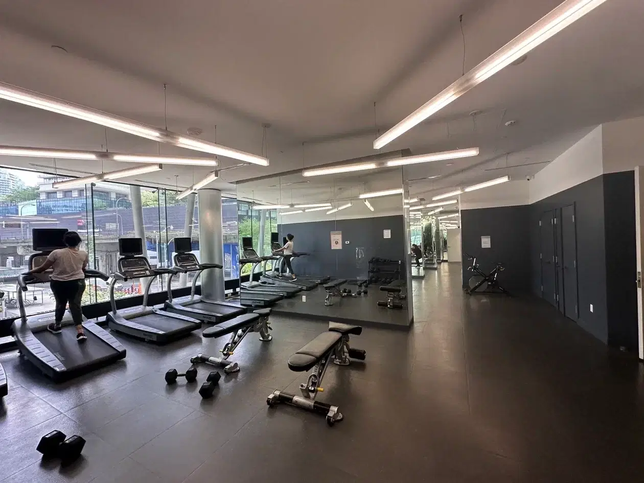 H4U Downtown Room - 12 York Street, Toronto – Amenities