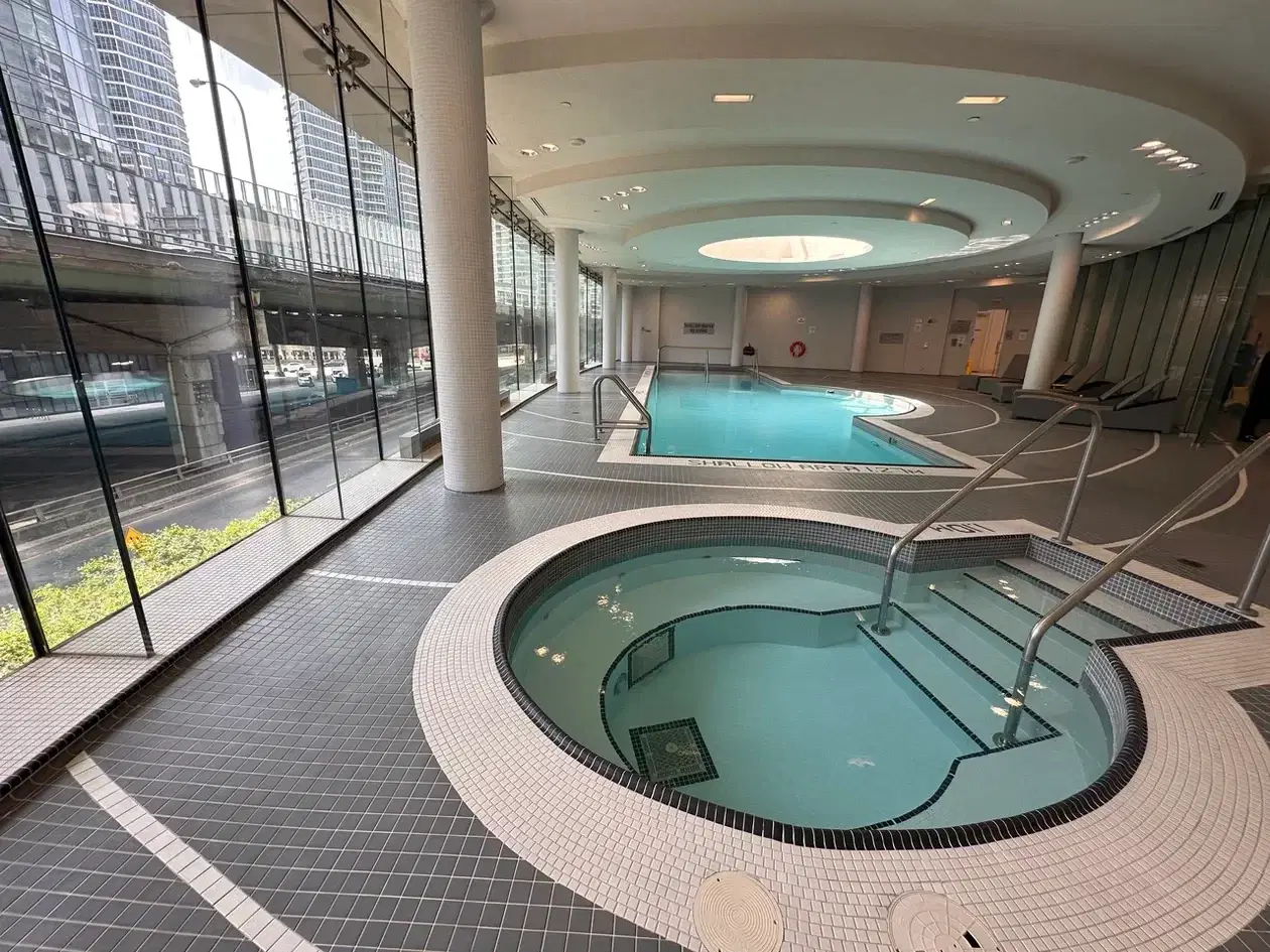 H4U Downtown Room - 12 York Street, Toronto – Amenities