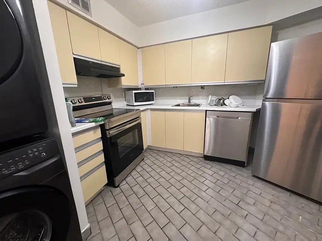 H4U Queens Quay, Toronto – Kitchen