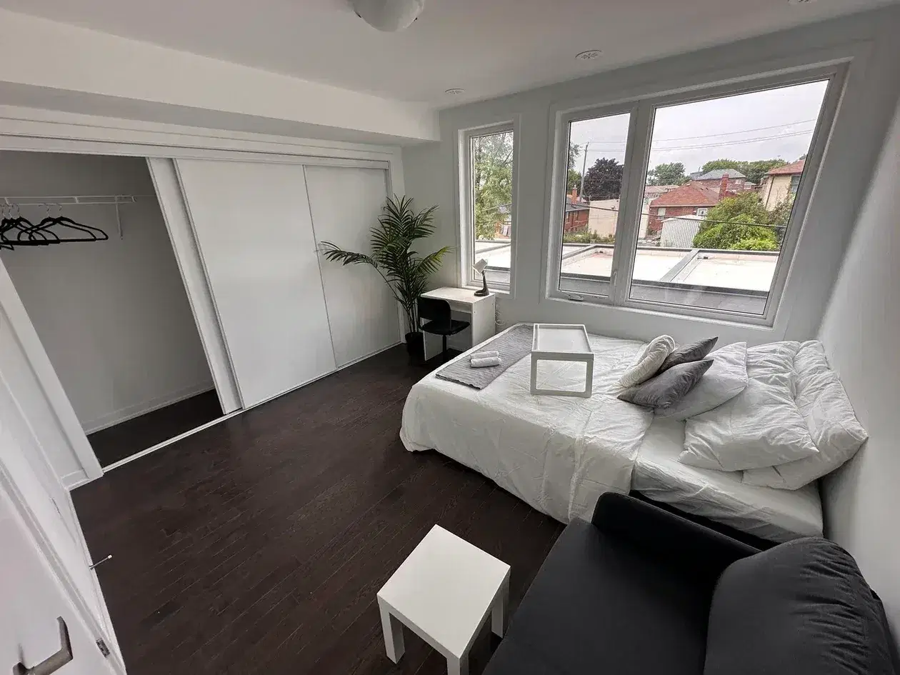 H4U 80 Green Gardens Blvd, Toronto – Deluxe Bedroom 2