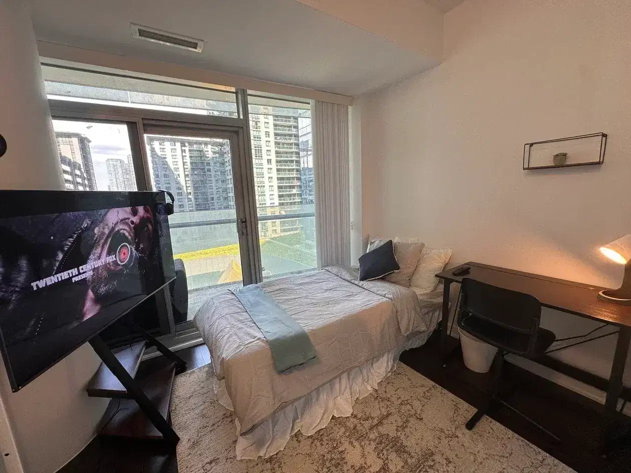 H4U Downtown Room - 15 York Street, Toronto