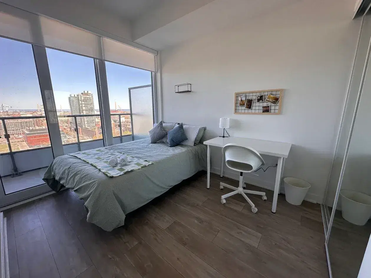H4U Downtown Room - 80 Front Street East, Toronto