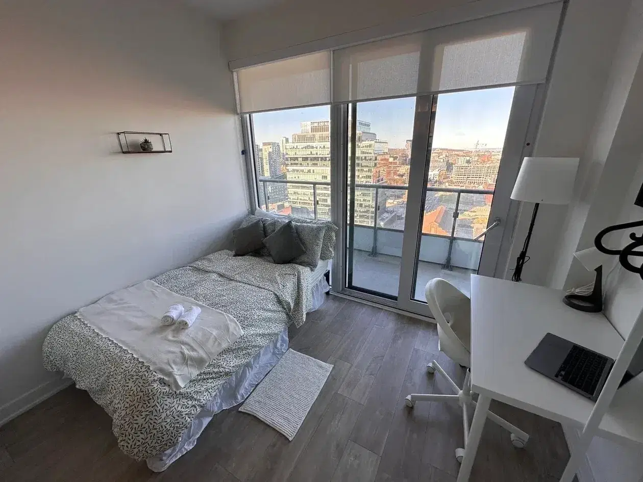 H4U Downtown Room - 80 Front Street East, Toronto – Flex Room