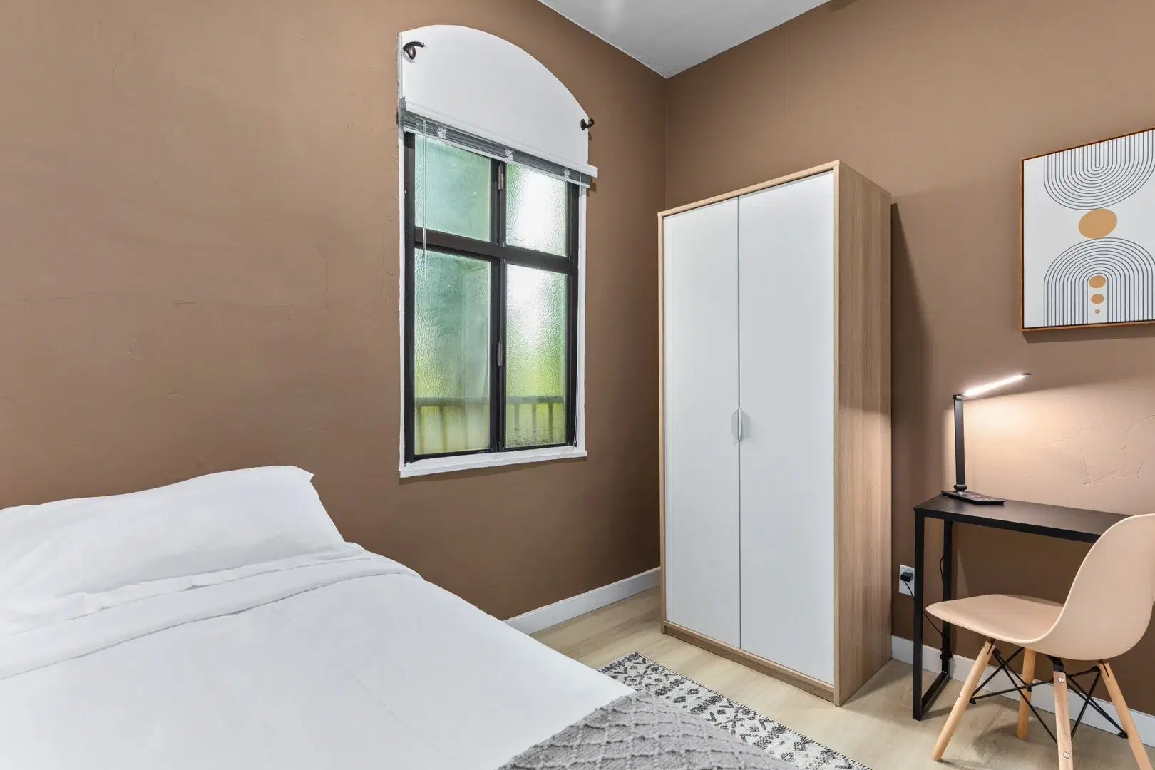 840 Hilgard Ave, Los Angeles – Single Room with a Jack and Jill Bathroom