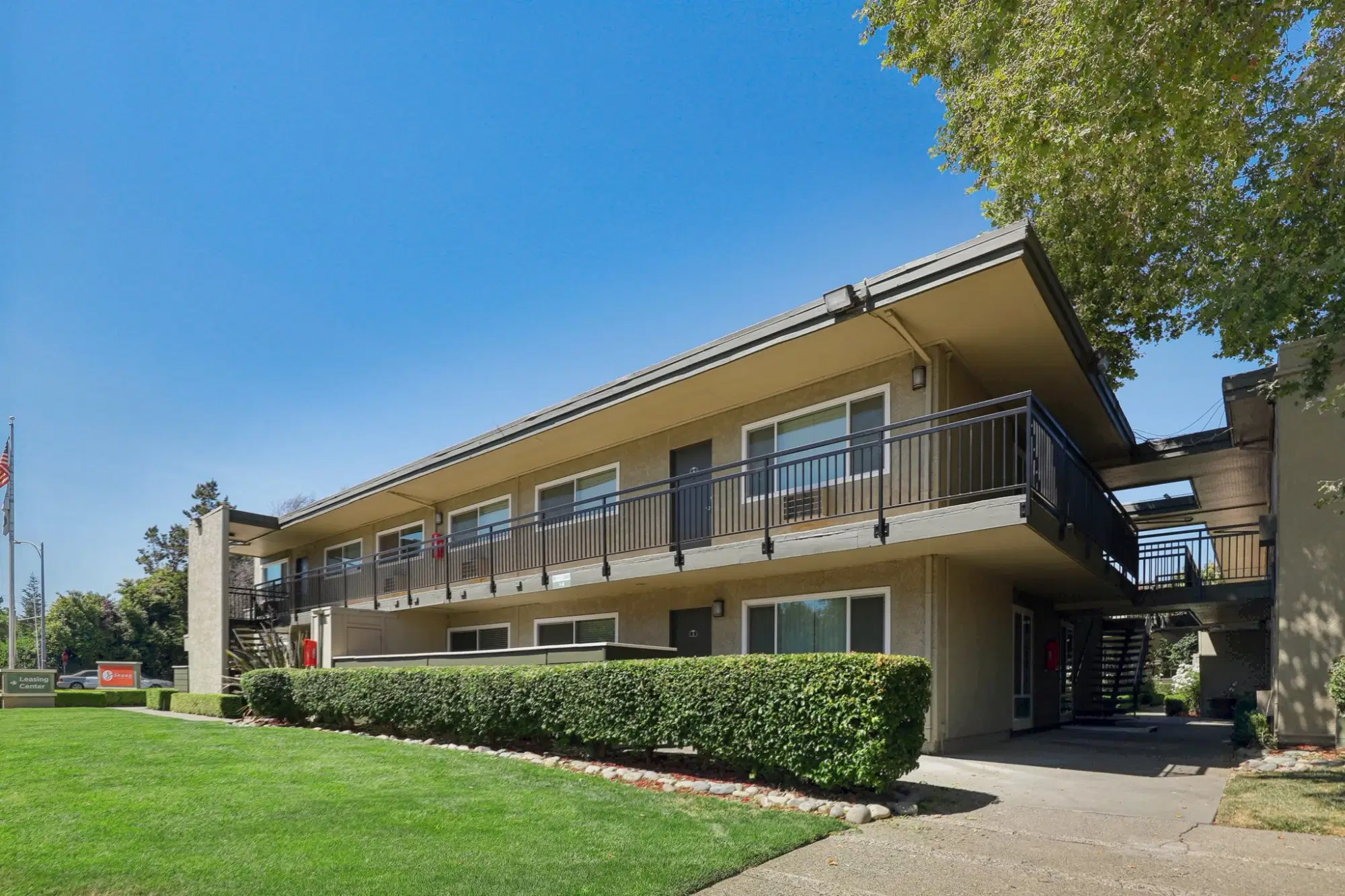 The Spoke, Davis – Exterior