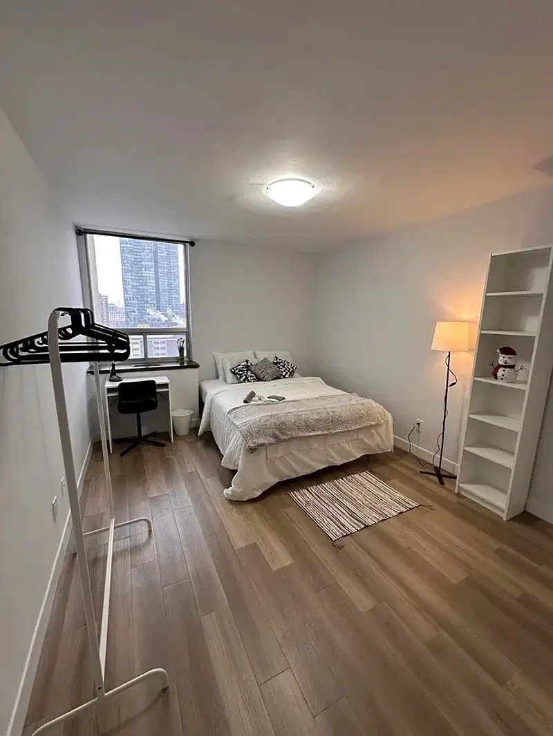 H4U Downtown Room - 16 Wellesley Street, Toronto