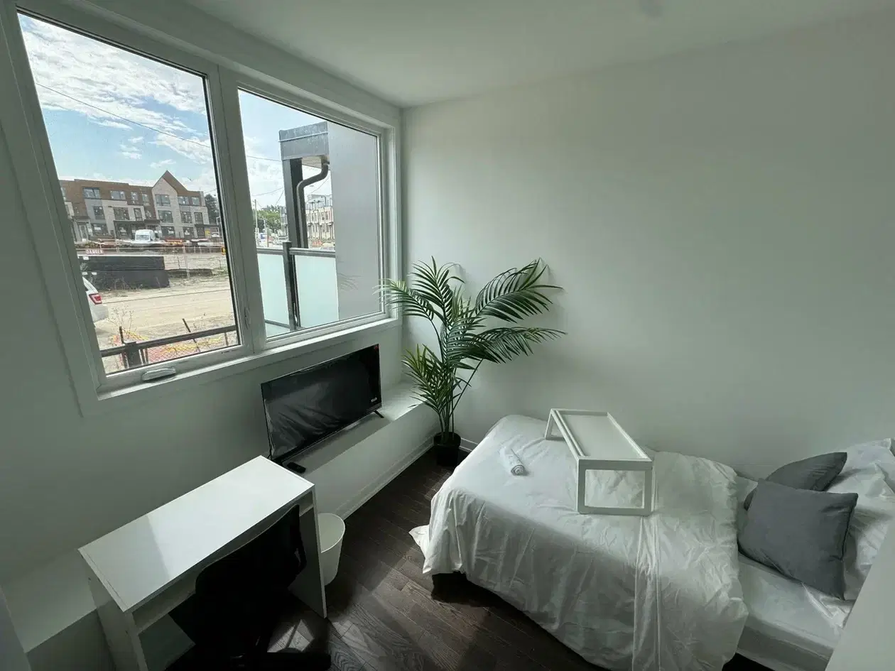 H4U North York Room - 3401 Dufferin Street, Toronto – Flex Room 1