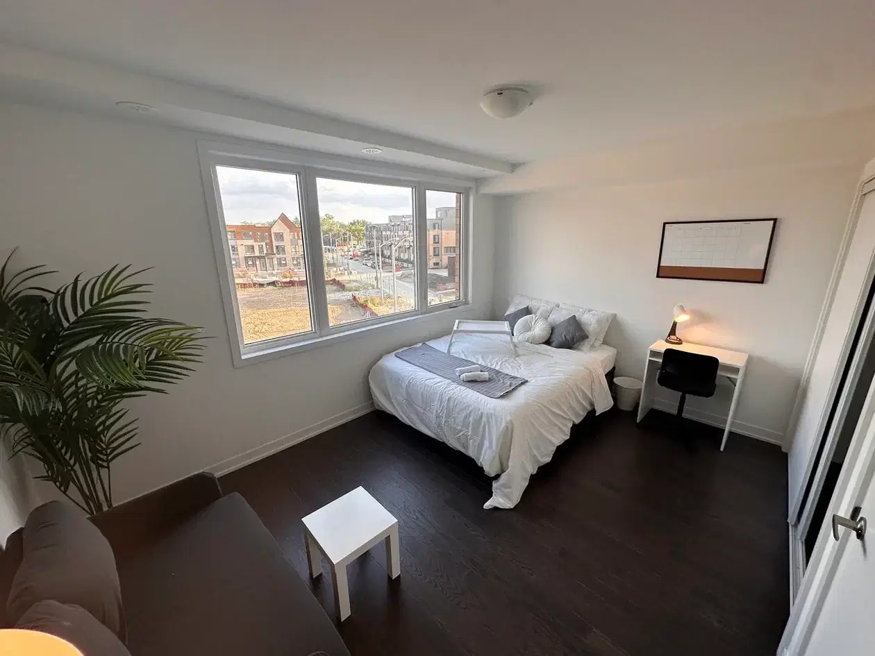 H4U North York Room - 3401 Dufferin Street, Toronto – Deluxe Bedroom 3