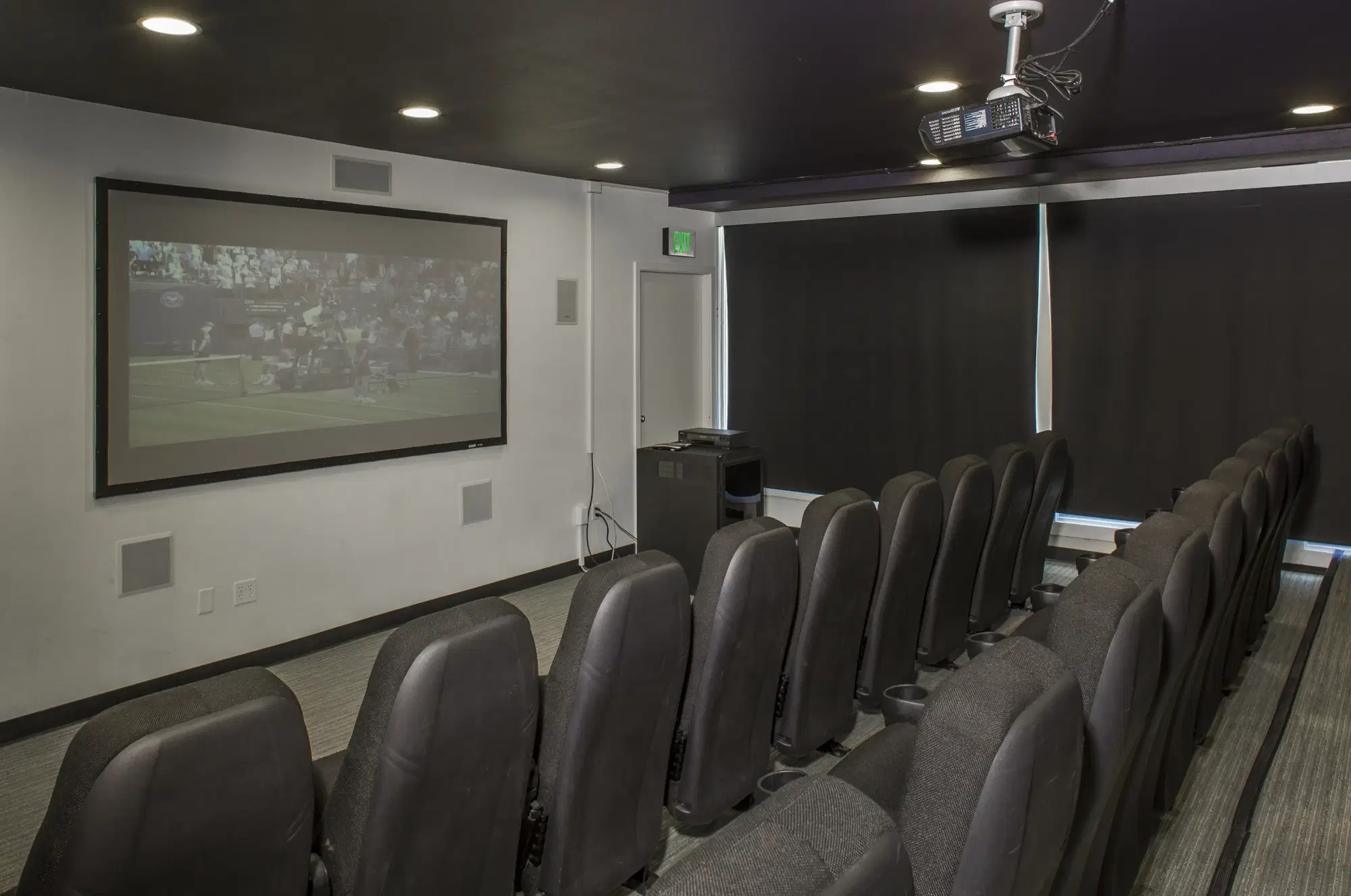 Tropicana Gardens, Santa Barbara – Amenities
