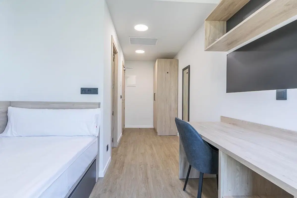 Micampus Tovar 6, Madrid – Single Room in Apartment