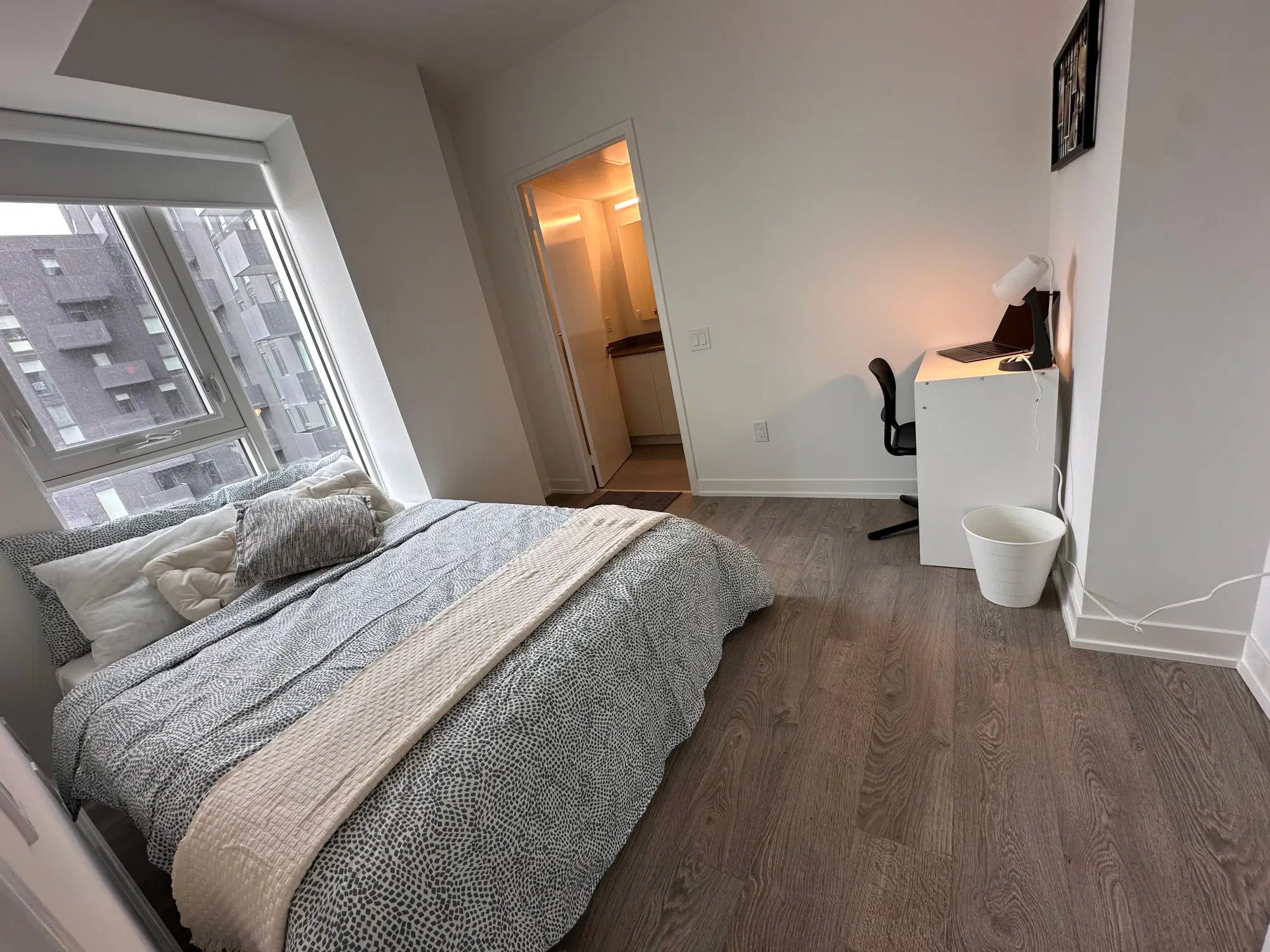 H4U North York Room - 570 Wilson Avenue, Toronto – Master Suite Room