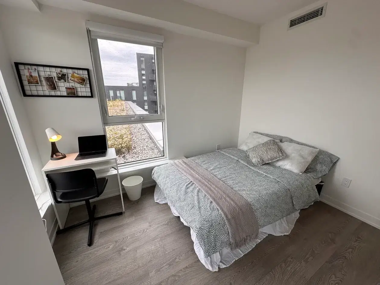 H4U North York Room - 570 Wilson Avenue, Toronto – Deluxe Room