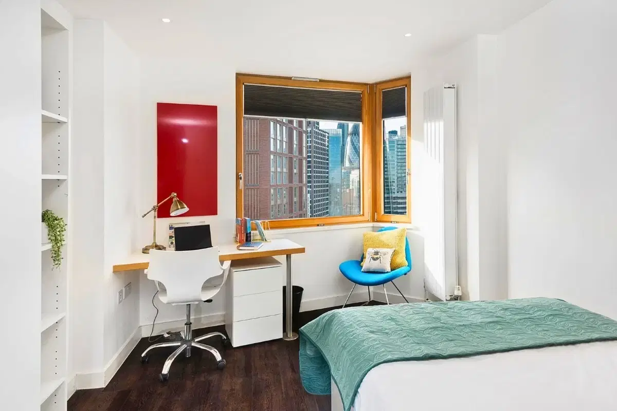 GoBritanya Aldgate Residence, London – Silver Studio (Alternative Design) - Standard View | Mid Level