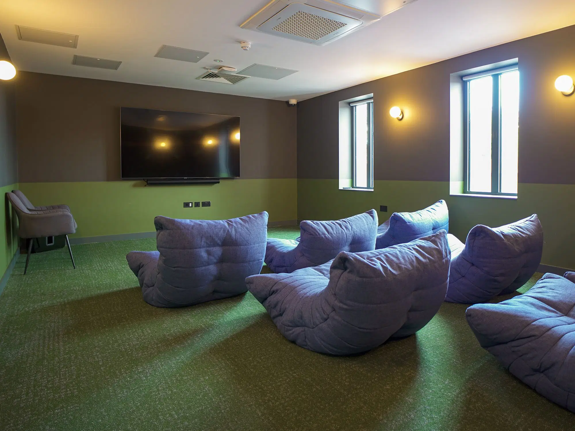 Straits Garden, Egham – Amenities