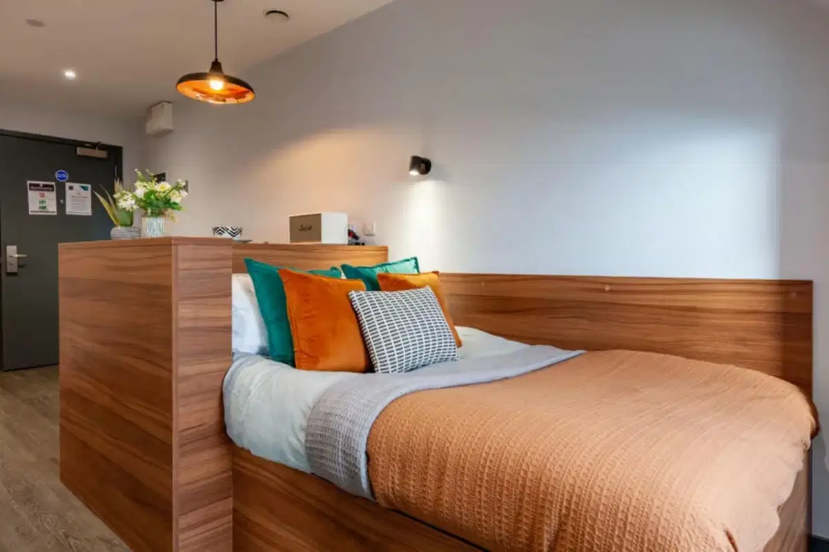 Straits Garden, Egham – Executive Plus Studio