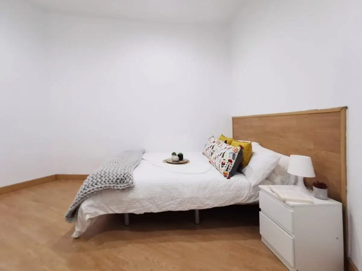 SPC 28005, Madrid – #12926: Room in a 4 Bedroom 1 Bathroom (Calle De Bailén)