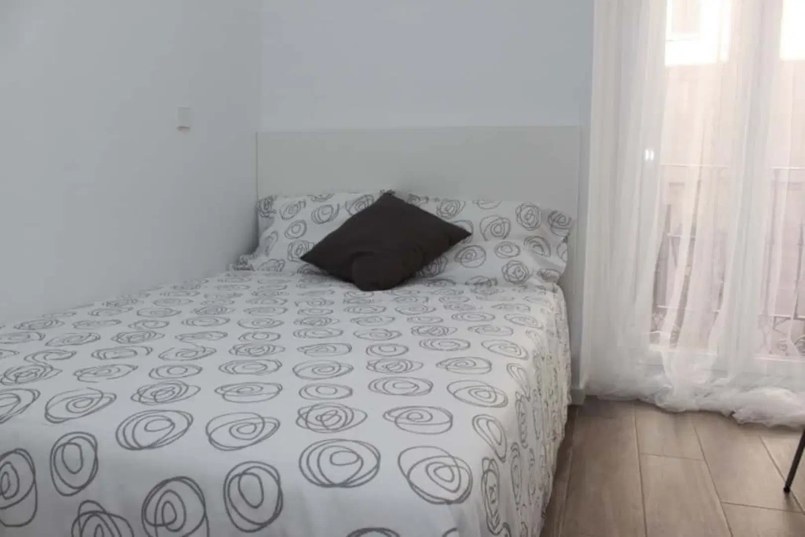 SPC 28005, Madrid – #159439: Room in a 4 Bedroom 3 Bathroom (Calle De La Cava Alta)