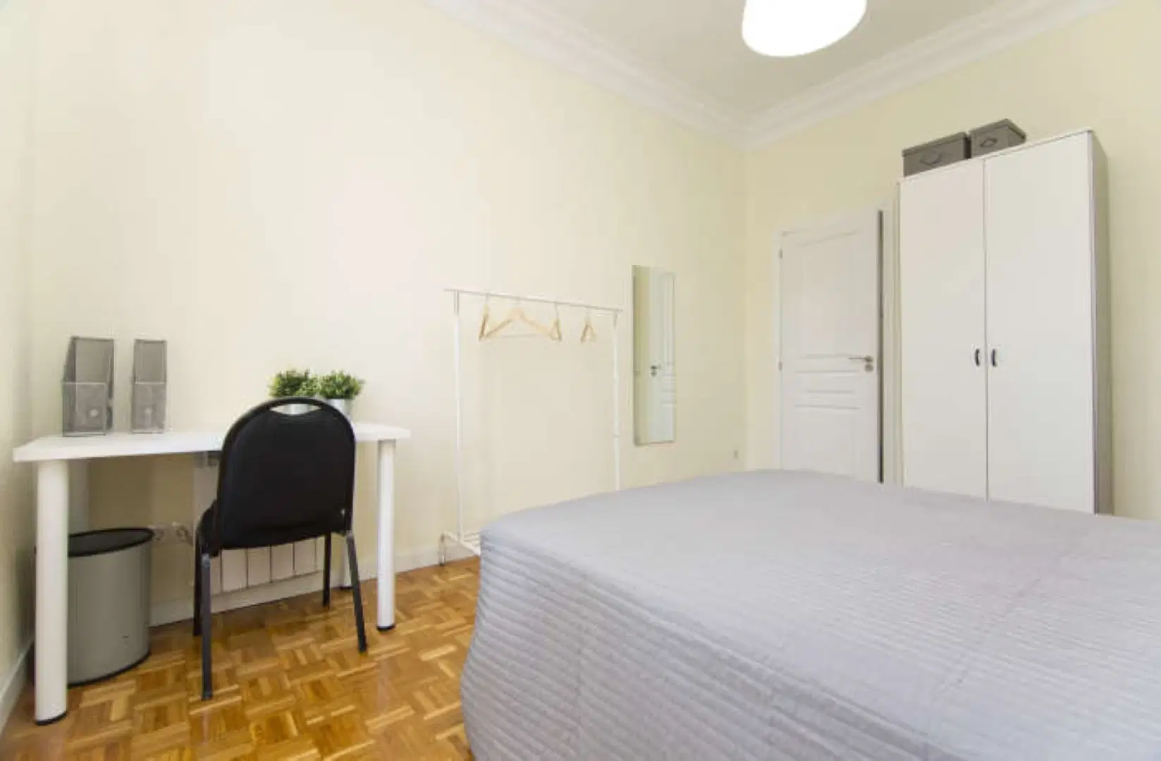 SPC 28005, Madrid – #72515: Room in a 6 Bedroom 2 Bathroom (Ronda De Toledo)