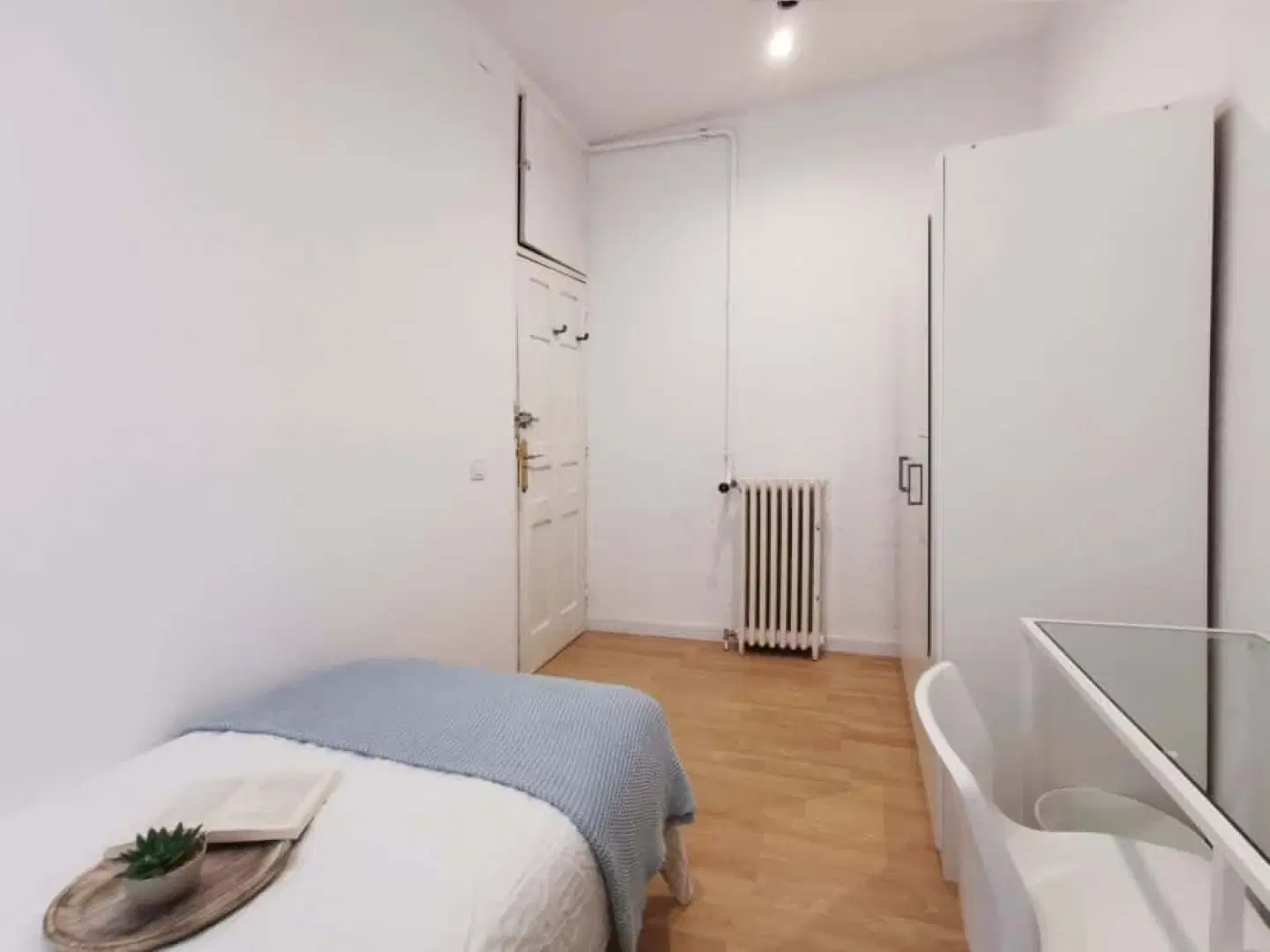 SPC 28005, Madrid – #12689: Room in a 9 Bedroom 2 Bathroom (Calle De Bailén)