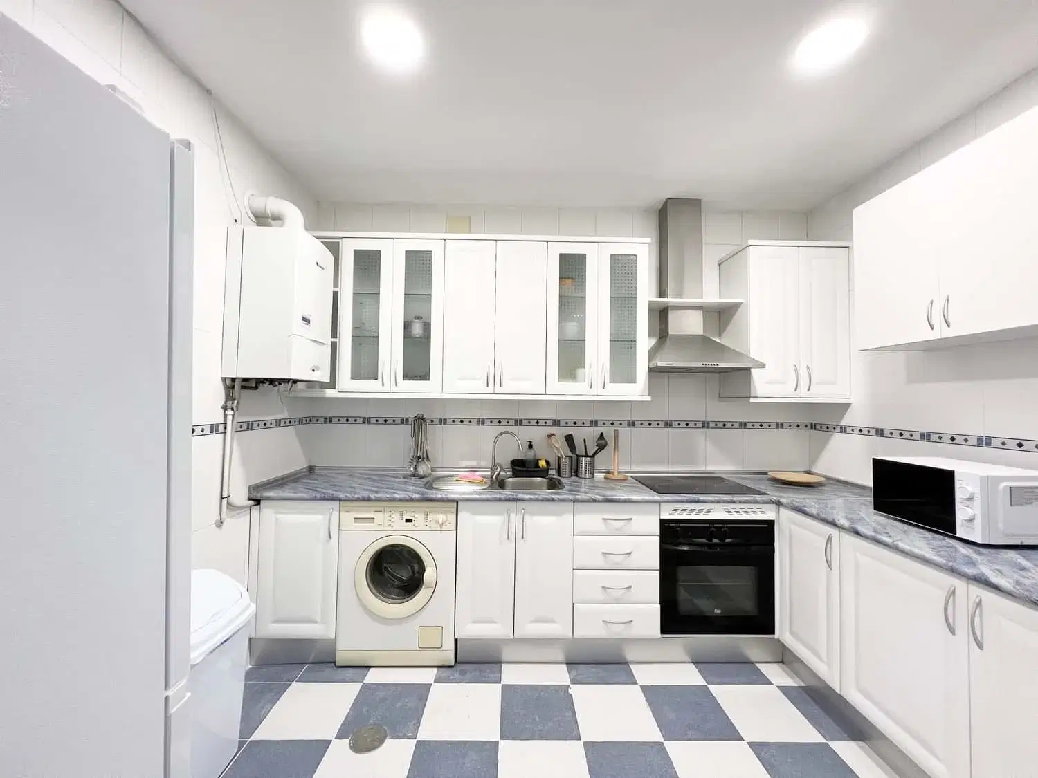 SPC 28004, Madrid – Kitchen