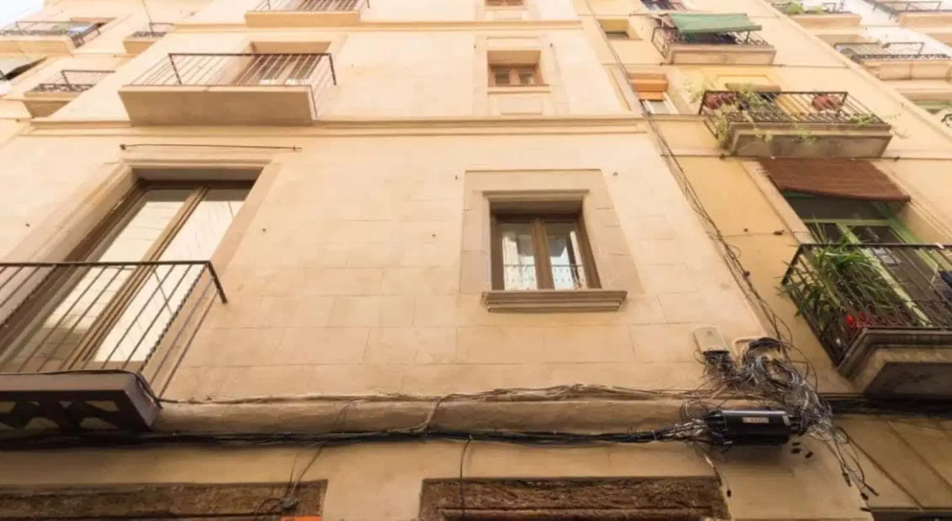 SPC 8002, Barcelona – Exterior