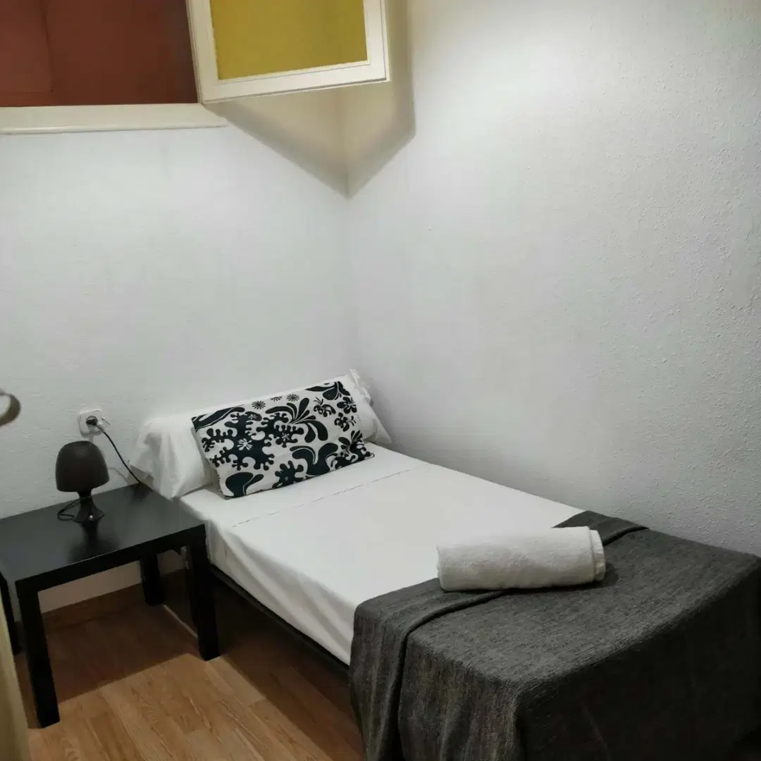 SPC 8002, Barcelona – #183802: Room in a 4 Bedroom 1 Bathroom (Carrer De Ferran)
