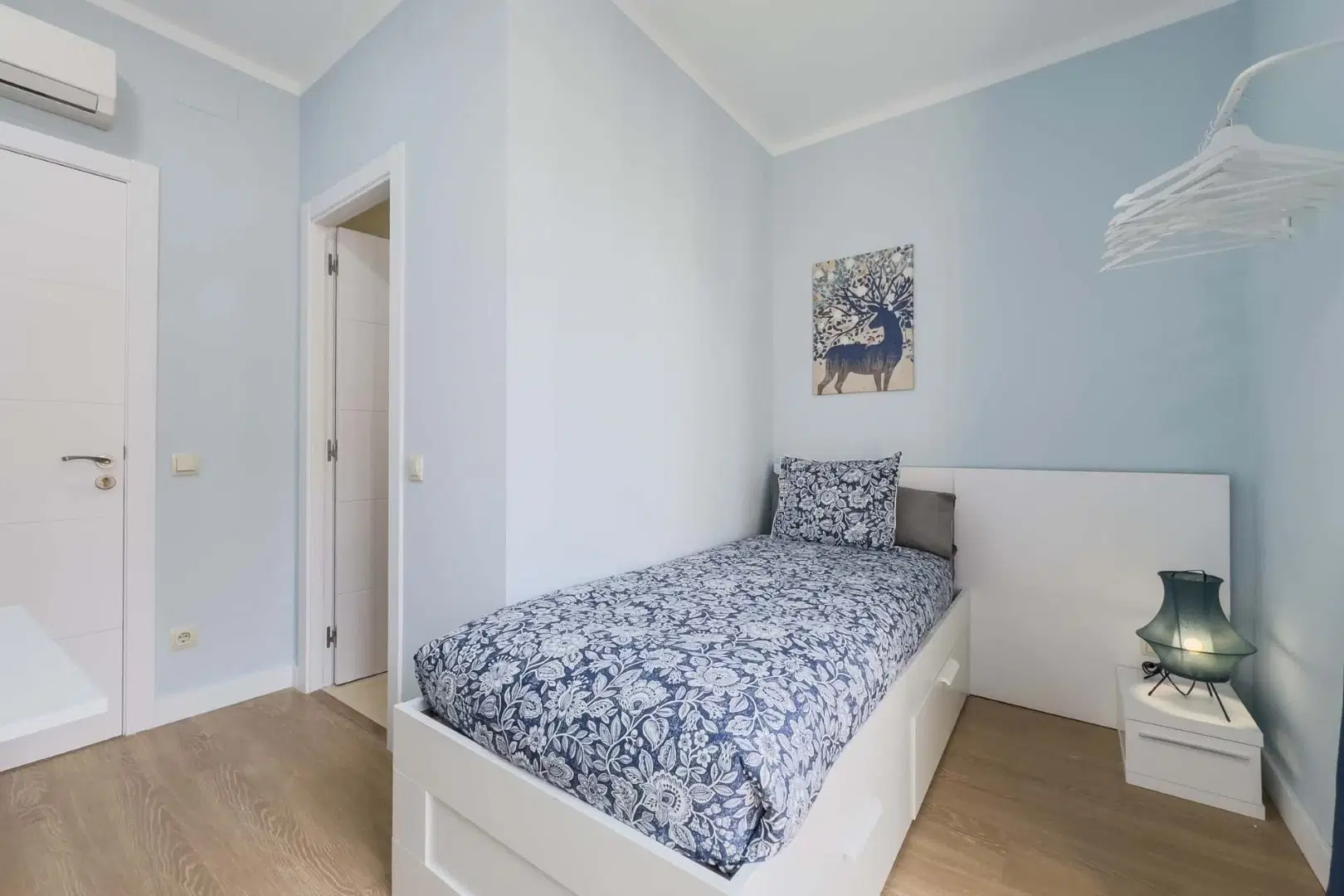 SPC 8002, Barcelona – #166759: Room in a 8 Bedroom 8 Bathroom (Carrer De Les Heures)