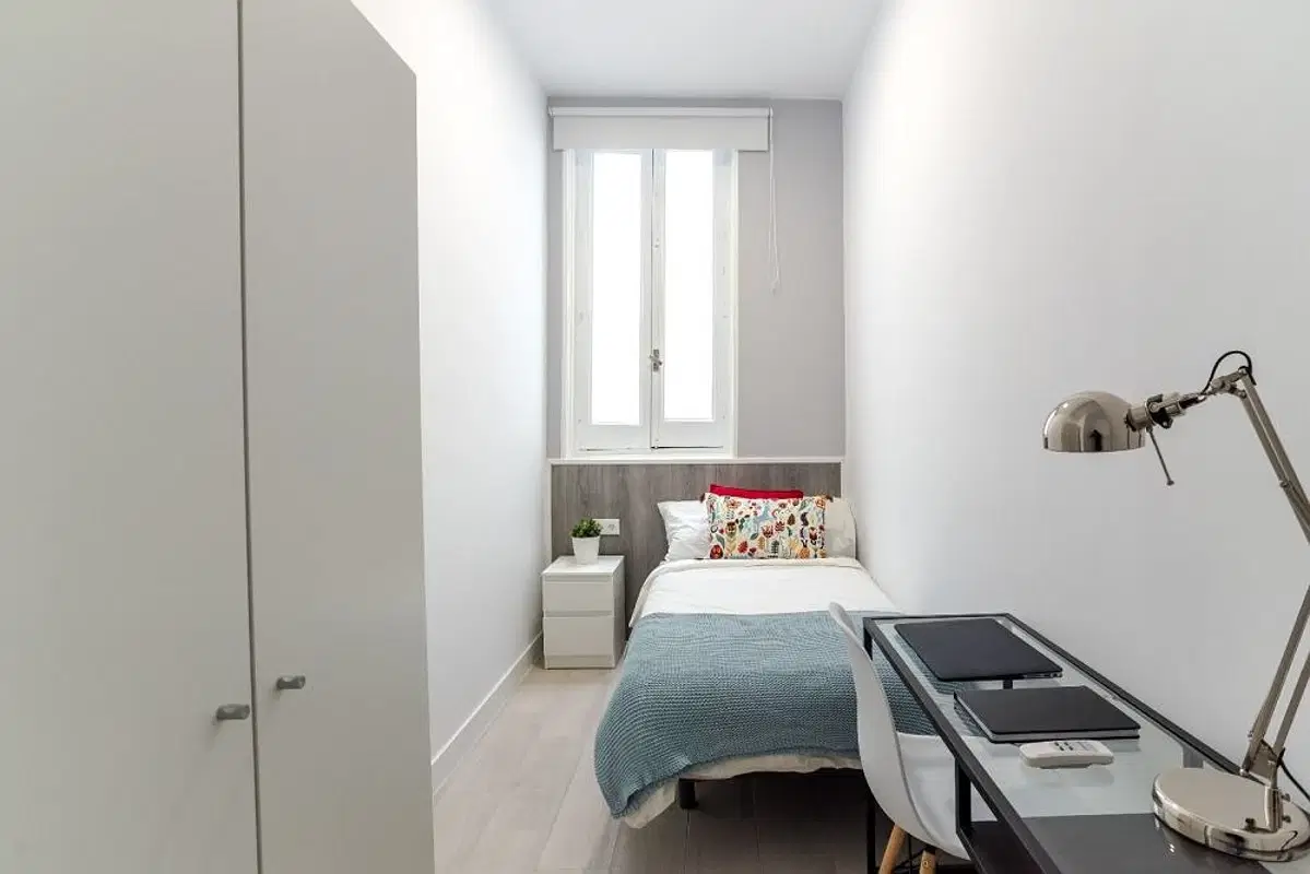 SPC 28004, Madrid – #12949: Room in 10 Bed 3 Bath (Calle De Fuencarral)