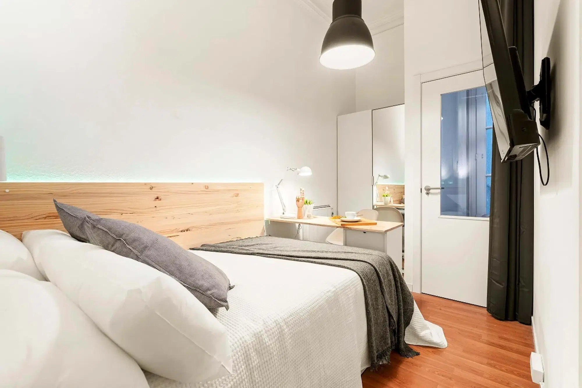 SPC 8003, Barcelona – #87276: Room in a 9 Bedroom 3 Bathroom (Via Laietana)