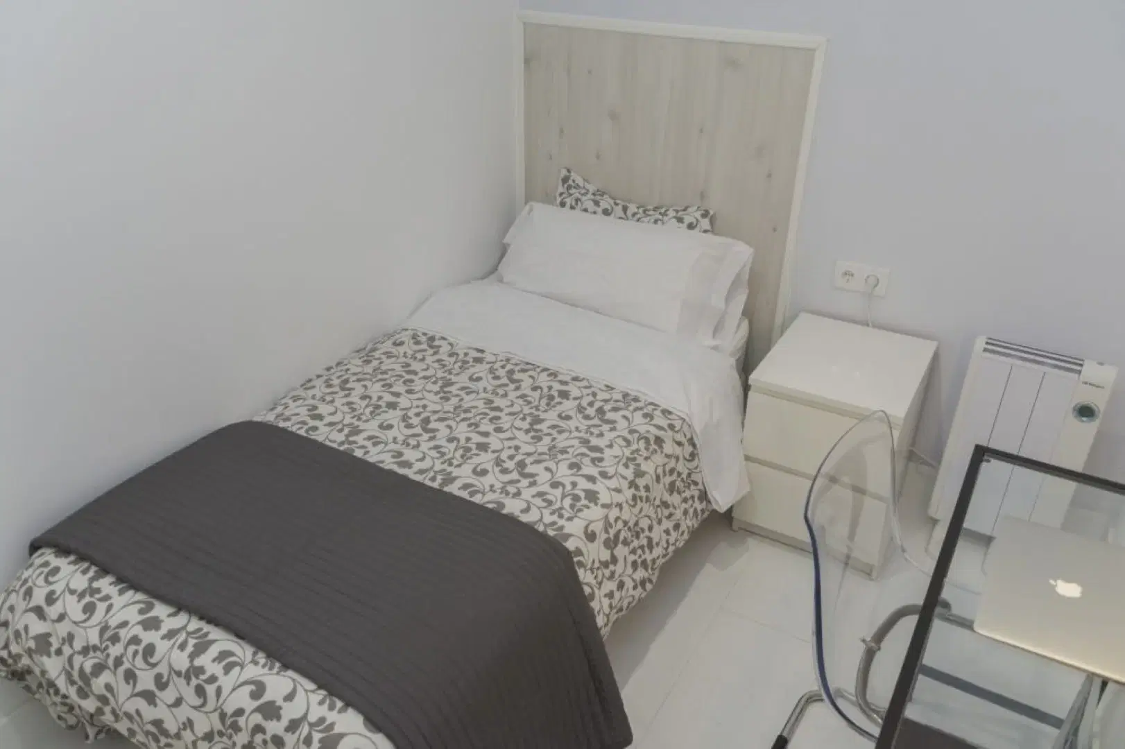 SPC 28012, Madrid – #12944: Room in a 7 Bedroom 2 Bathroom (Plaza De Santa Ana)