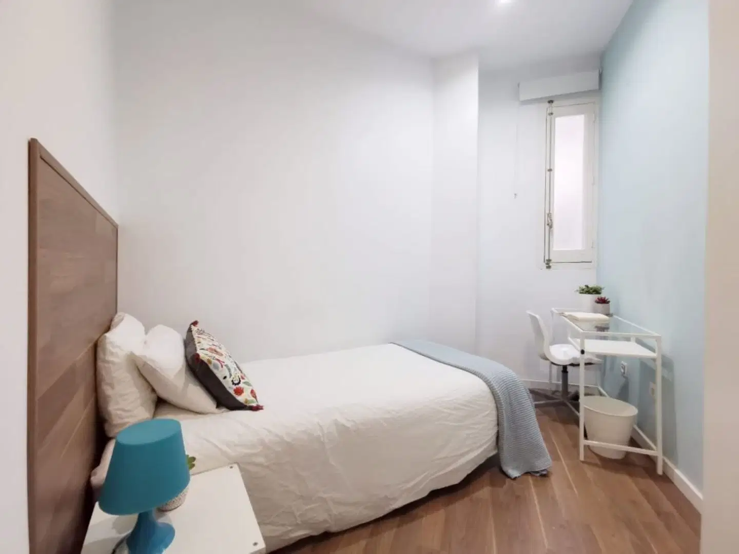 SPC 28012, Madrid – #38310: Room in a 9 Bedroom 2 Bathroom (Calle De Valencia)