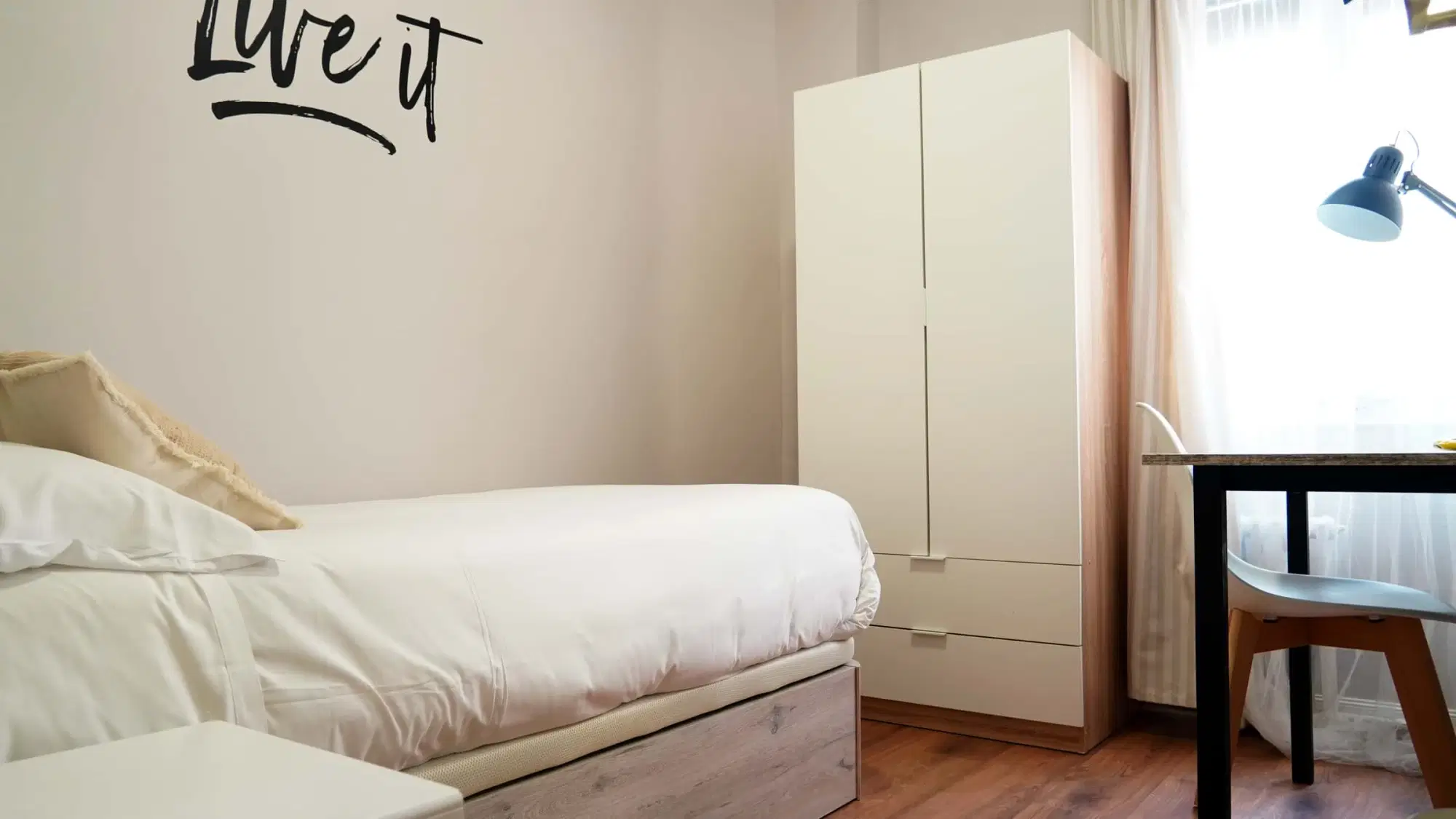 SPC 28010, Madrid – Room in 1 Bedroom 4 Bathroom (Calle De Luchana)
