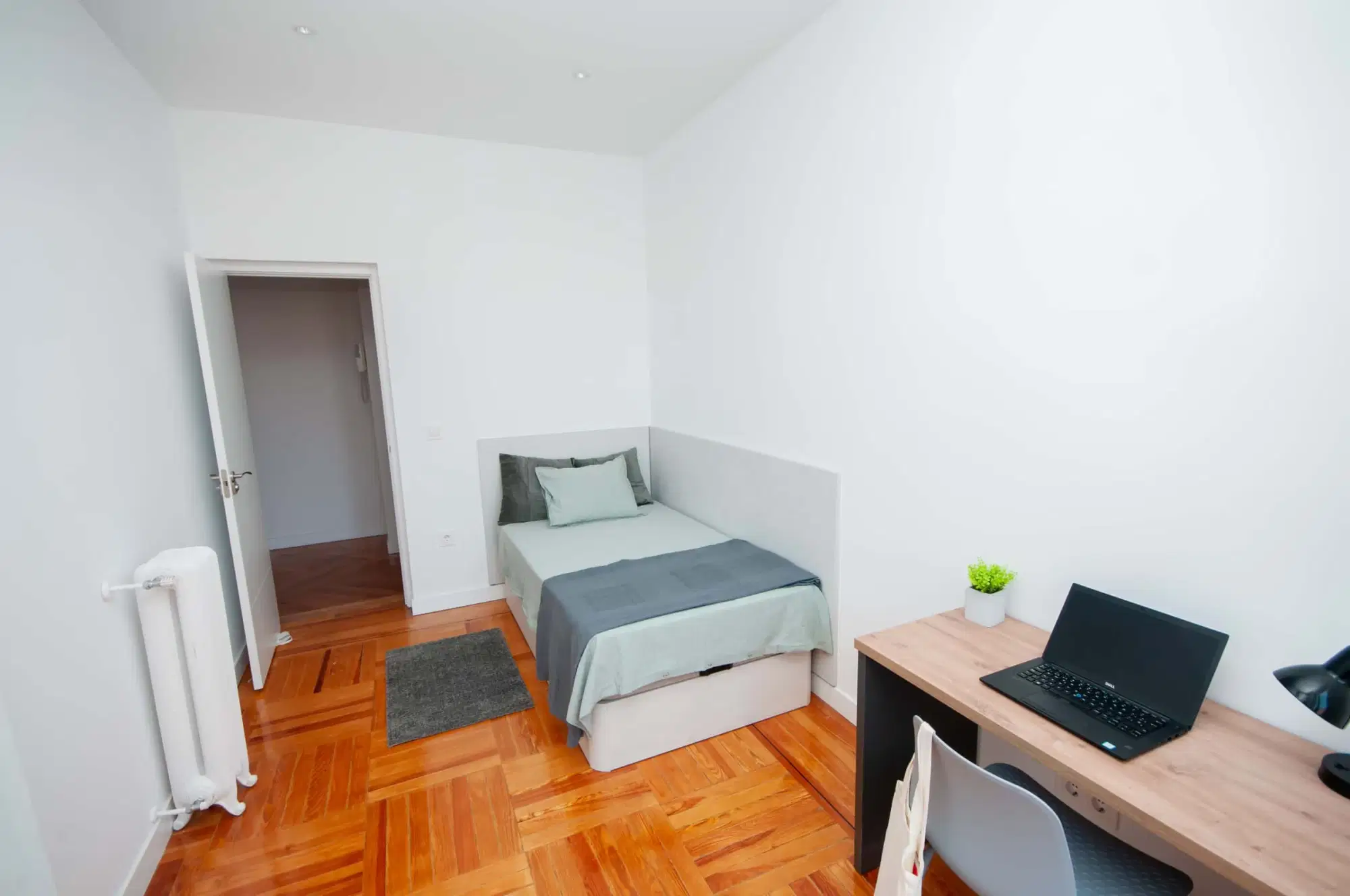 SPC 28010, Madrid – #159927: Room in 8 Bedroom 5 Bathroom (Calle Blanca De Navarra)