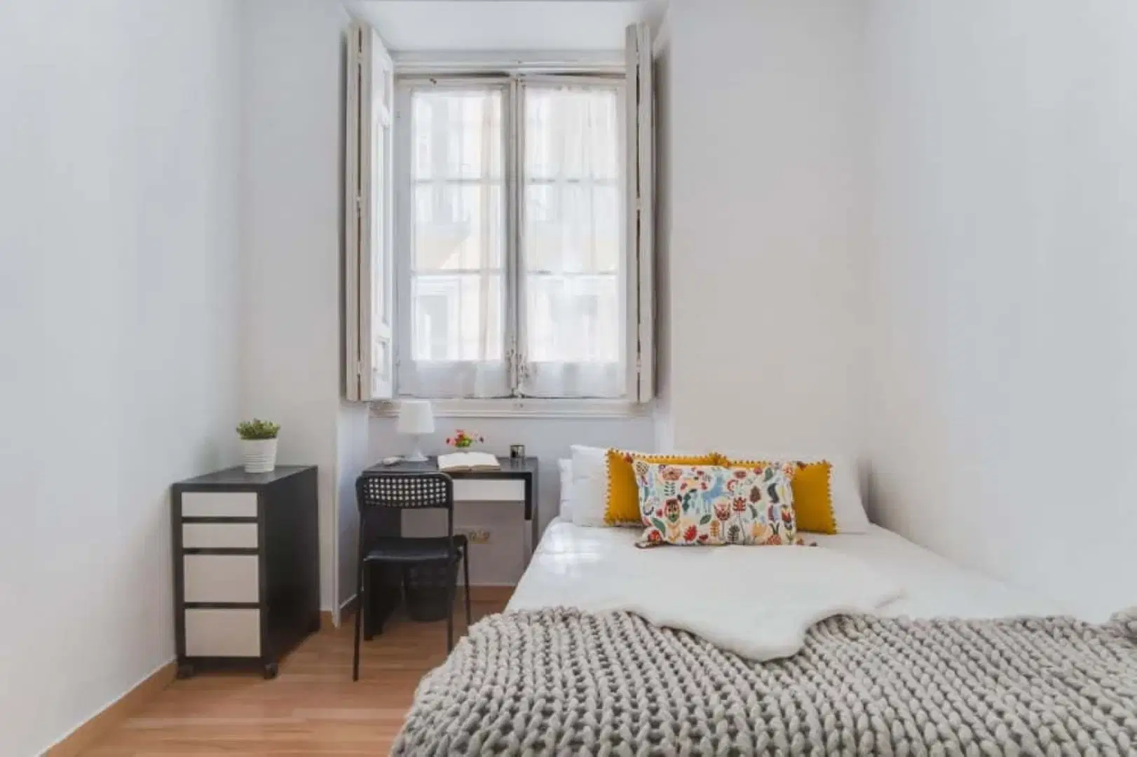 SPC 28012, Madrid – #83573: Room in a 4 Bedroom 2 Bathroom (Calle De La Sal)
